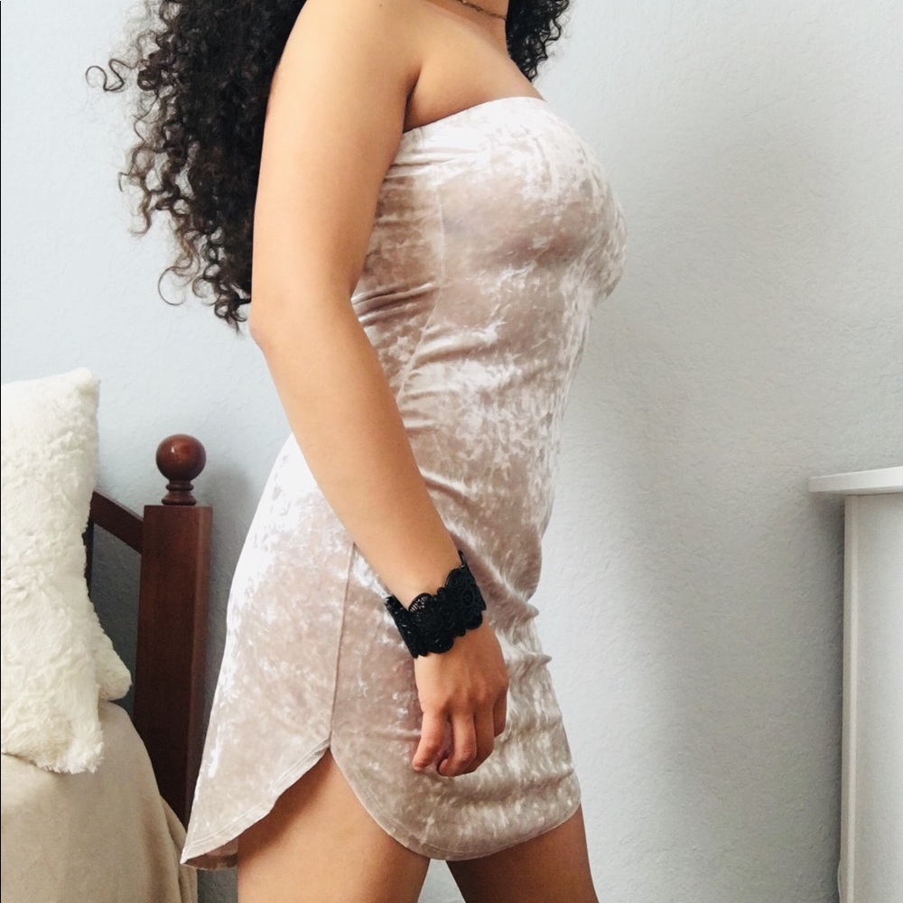 SWAYED NUDE STRAPLESS DRESS🌟